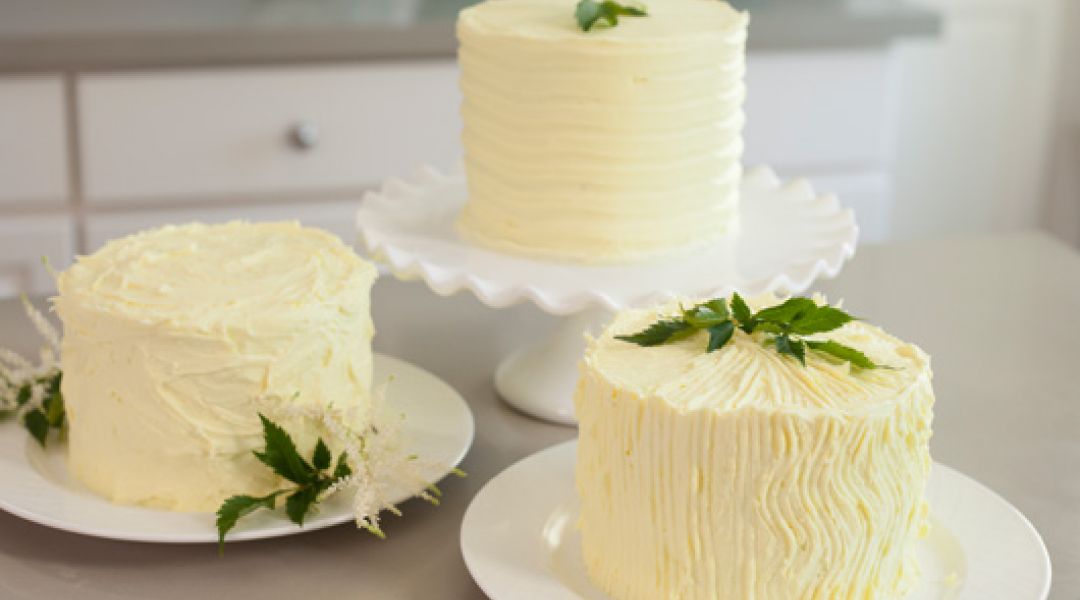 Emily Tatak from Wilton teaches three easy ways to ice a cake with