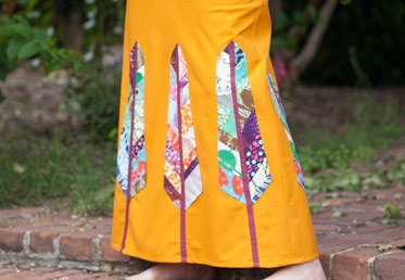 In this skirt tutorial with Anna Maria you will finish with a stunner of a bias cut maxi skirt that will take you into fall and beyond – and a bundle of techniques. Anna Maria shows you how to draft and sew a maxi skirt.