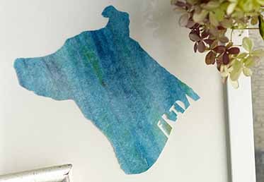 This art project with Christine Schmidt appeals to a range of artists, by creating the watercolor effects and crisp silhouettes. Learn different watercolor techniques in this art watercolor class including layered washes to dry brushing and splattering. 