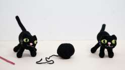 A black crocheted cat made in Twinkie Chan's Creativebug class.