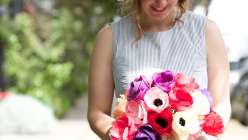 As a popular wedding flower, an Anemone bouquet is an economical idea for weddings, bridal bouquet or bridesmaid flowers.