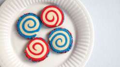 bring homemade Wilton cookies to your 4th of july barbecue