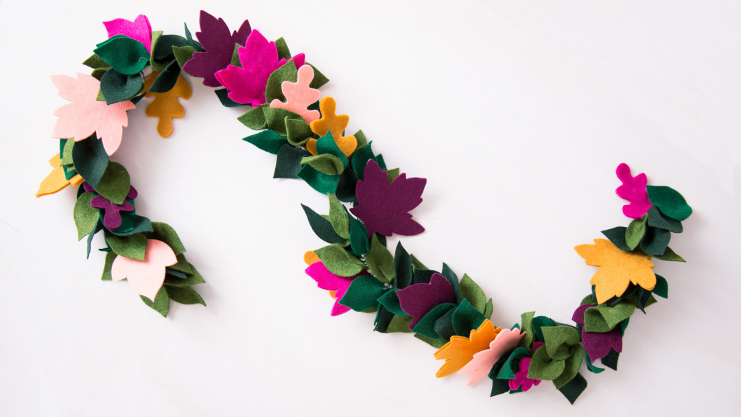 Cricut Crafts: Fall Leaf Garland by Amber of Damask Love