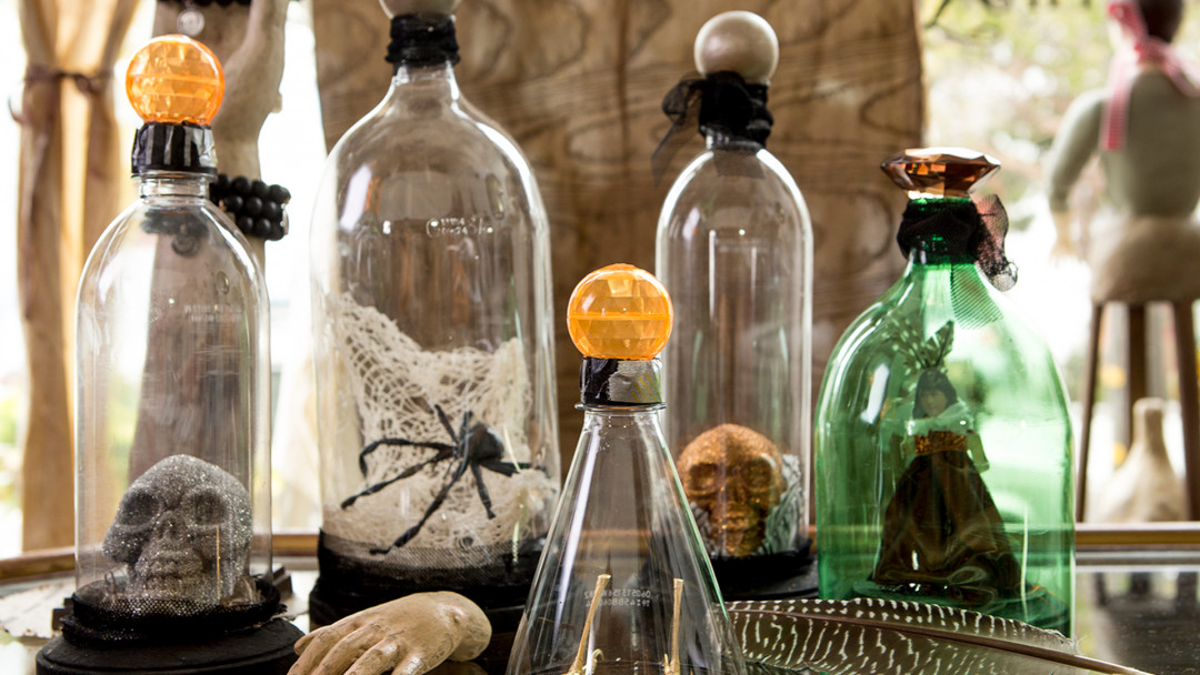 This class is jam-packed with six different Halloween craft projects that range from gothic and bookish to add a slightly sinister note to an adult cocktail party to paper decorations and Halloween surprise balls that will enliven any kids’ party. Use these ideas as a jumping-off point to...