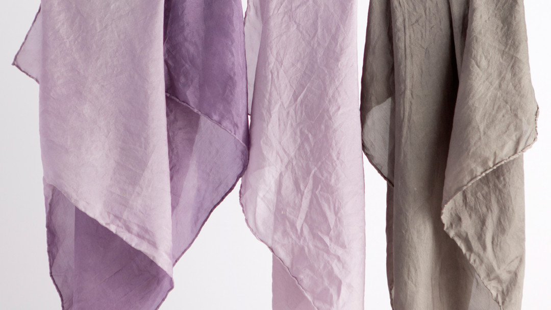Natural Dyeing How to Dye Silk Fabrics by A Verb for Keeping Warm