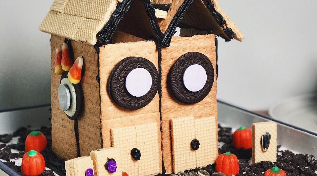 Haunted Gingerbread House: 10/25/16