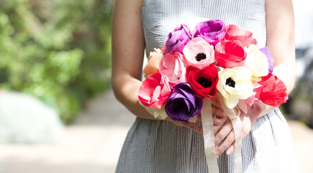 Paper anemone bouquet photo via Creativebug