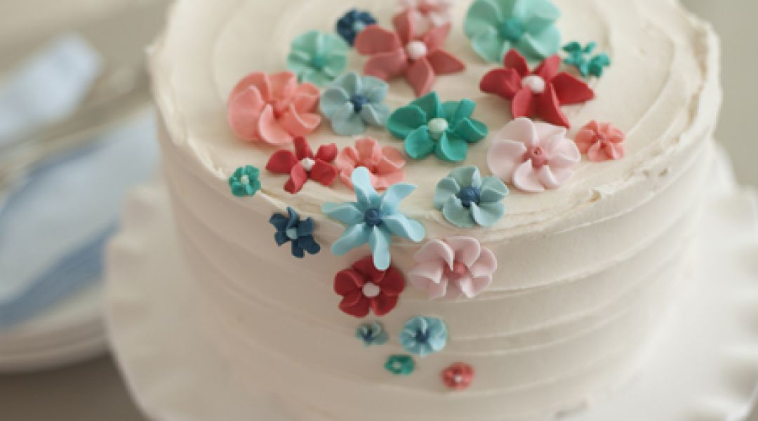 The Wilton Method of Cake Decorating: Easy Royal Icing ...