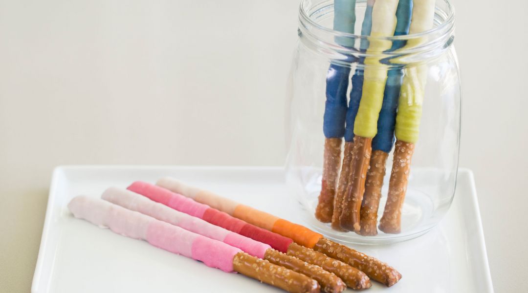 The Wilton Method: Colorful Dipped Cookies and Pretzels