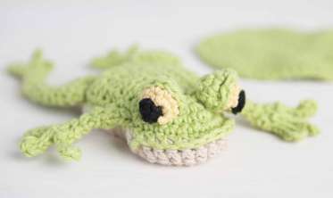 Beanbag Frog Amigurumi with Lily Pads