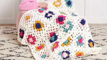 Crochet Granny Gets Snuggly