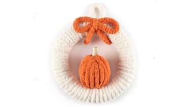 Yarn-Wrapped Pumpkin Wreath
