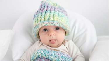 Loom Knit Newborn Hat Free Pattern and Video 