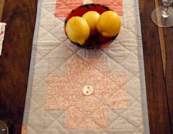 Log Cabin Quilting: Modern Cross Block and Table Runner Set
